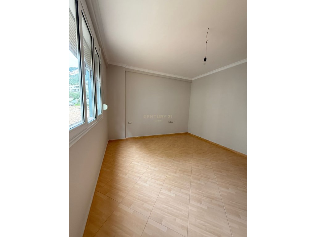 Piso en venta 1+1, vista lateral al mar (con garaje) en "Kalaja"
