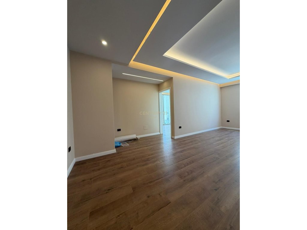 Piso en venta 1+1, vista lateral al mar (con garaje) en "Kalaja"