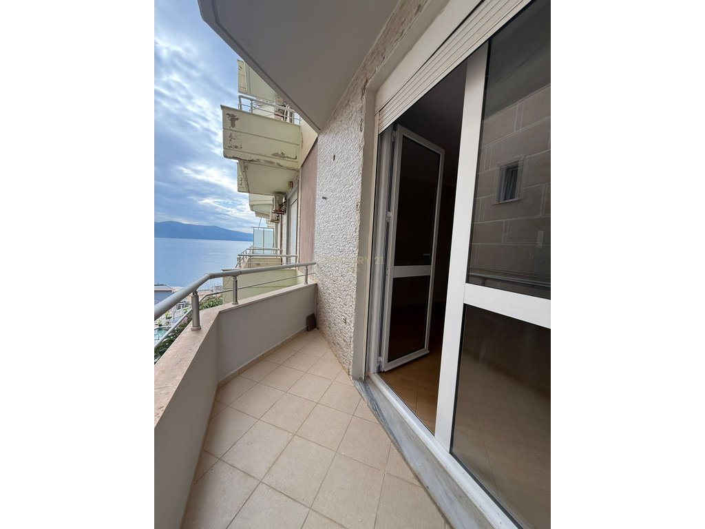 Piso en venta 1+1, vista lateral al mar (con garaje) en "Kalaja"