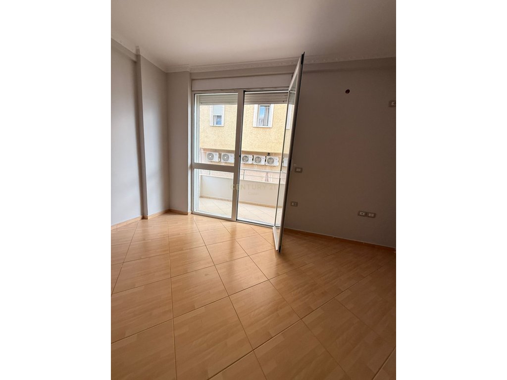 Piso en venta 1+1, vista lateral al mar (con garaje) en "Kalaja"