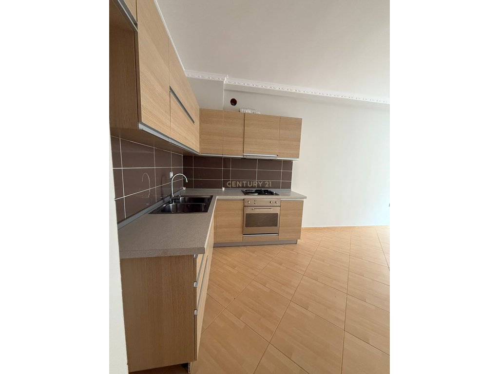 Piso en venta 1+1, vista lateral al mar (con garaje) en "Kalaja"