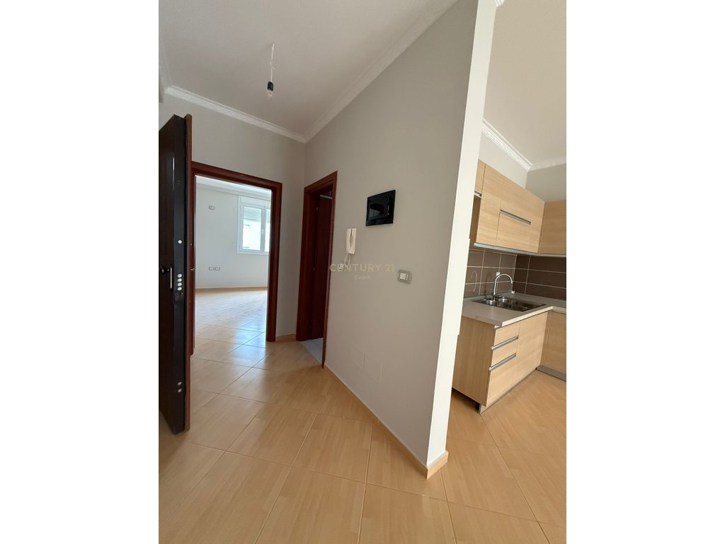 Piso en venta 1+1, vista lateral al mar (con garaje) en "Kalaja"