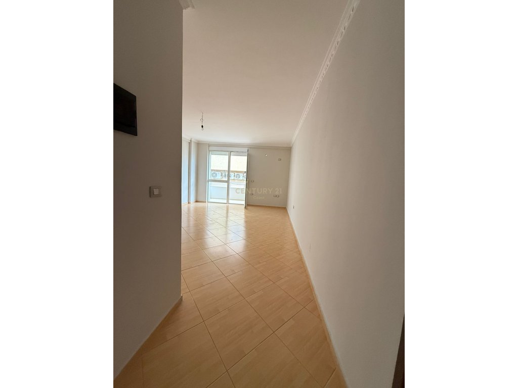 Piso en venta 1+1, vista lateral al mar (con garaje) en "Kalaja"