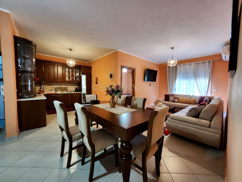 Appartamento moderno 1+1 in affitto – Prima linea a lungomare, zona 'Rrapi', Vlorë.