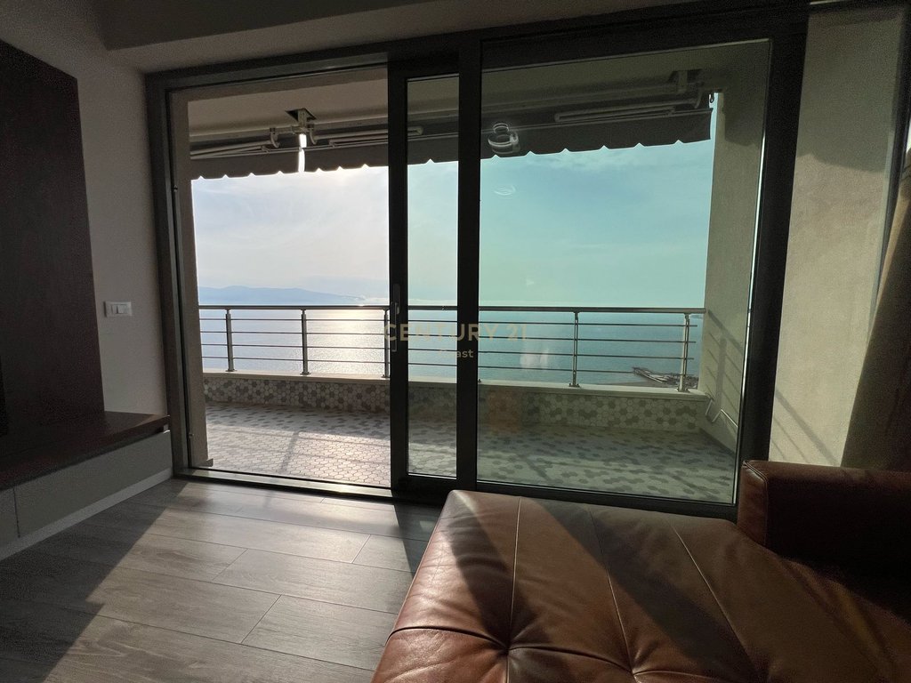 Appartamento moderno 1+1 in affitto – Prima linea a lungomare, zona 'Rrapi', Vlorë.