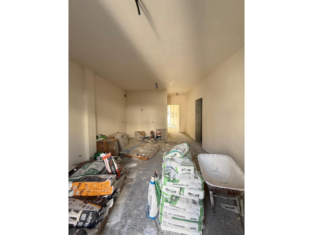 Appartamento 1+1 in vendita a Durrës con posto auto e deposito!