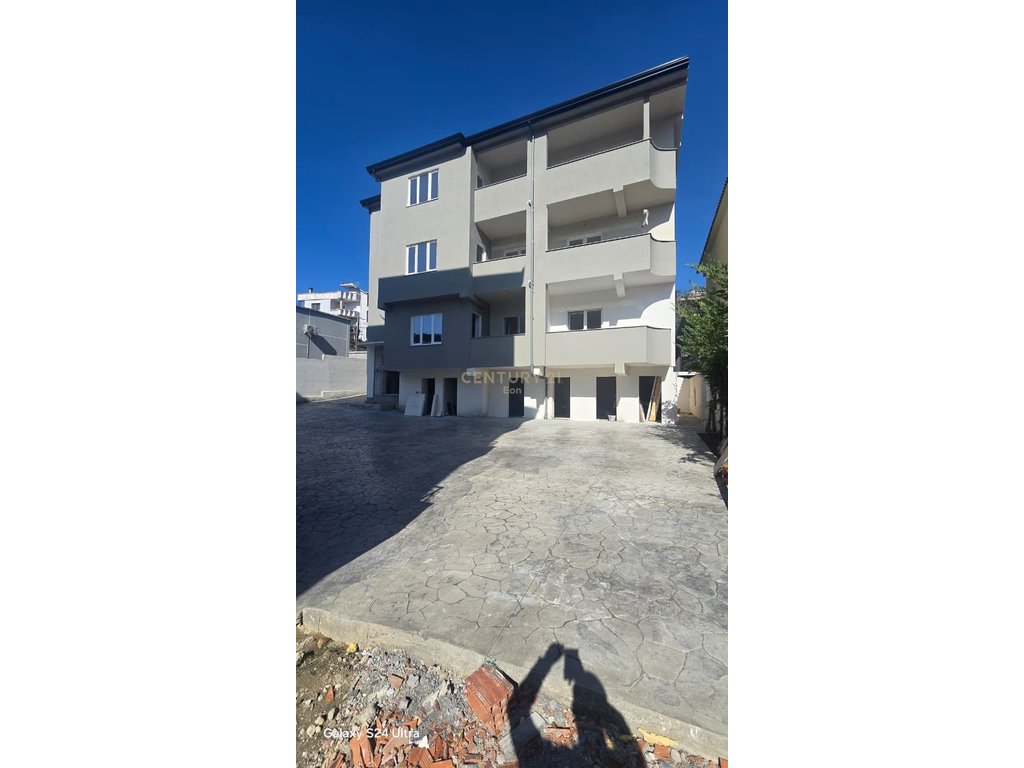 Apartament 2+1 në shitje në Durrës me post parkimi dhe depo !