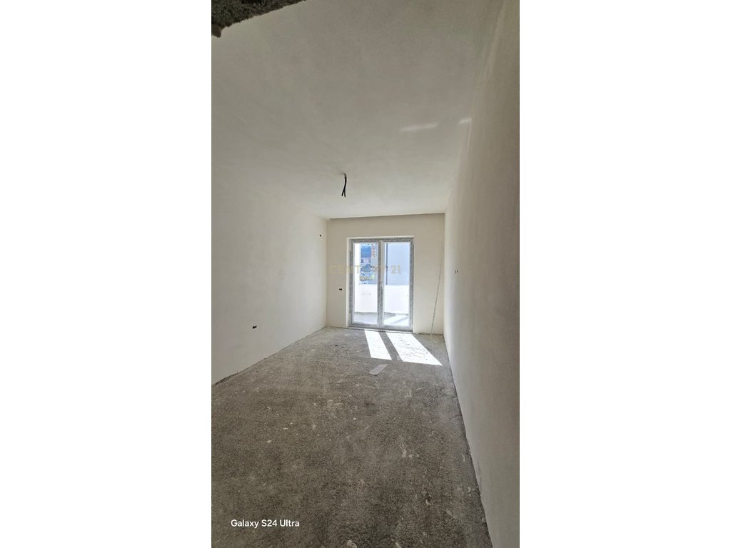Apartament 2+1 në shitje në Durrës me post parkimi dhe depo !