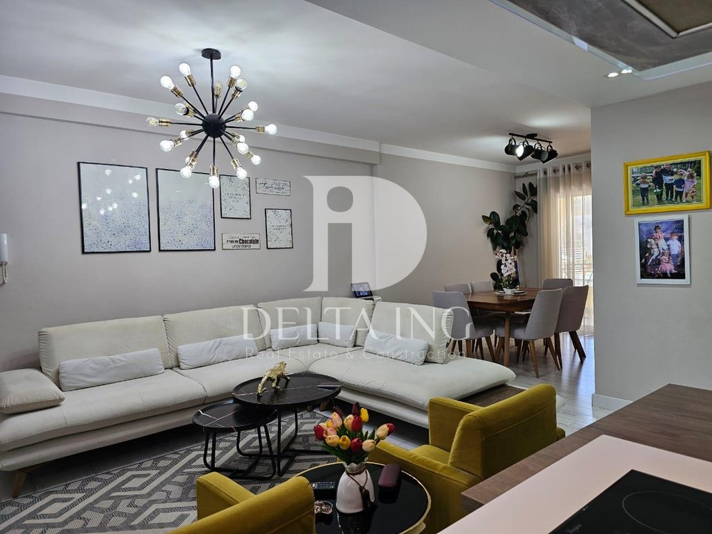 Shitet apartament 2+1+2 në Astir – Tek vila l