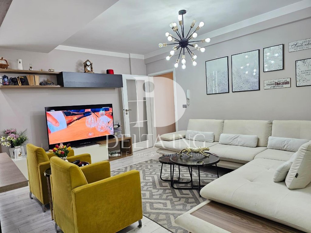 Shitet apartament 2+1+2 në Astir – Tek vila l