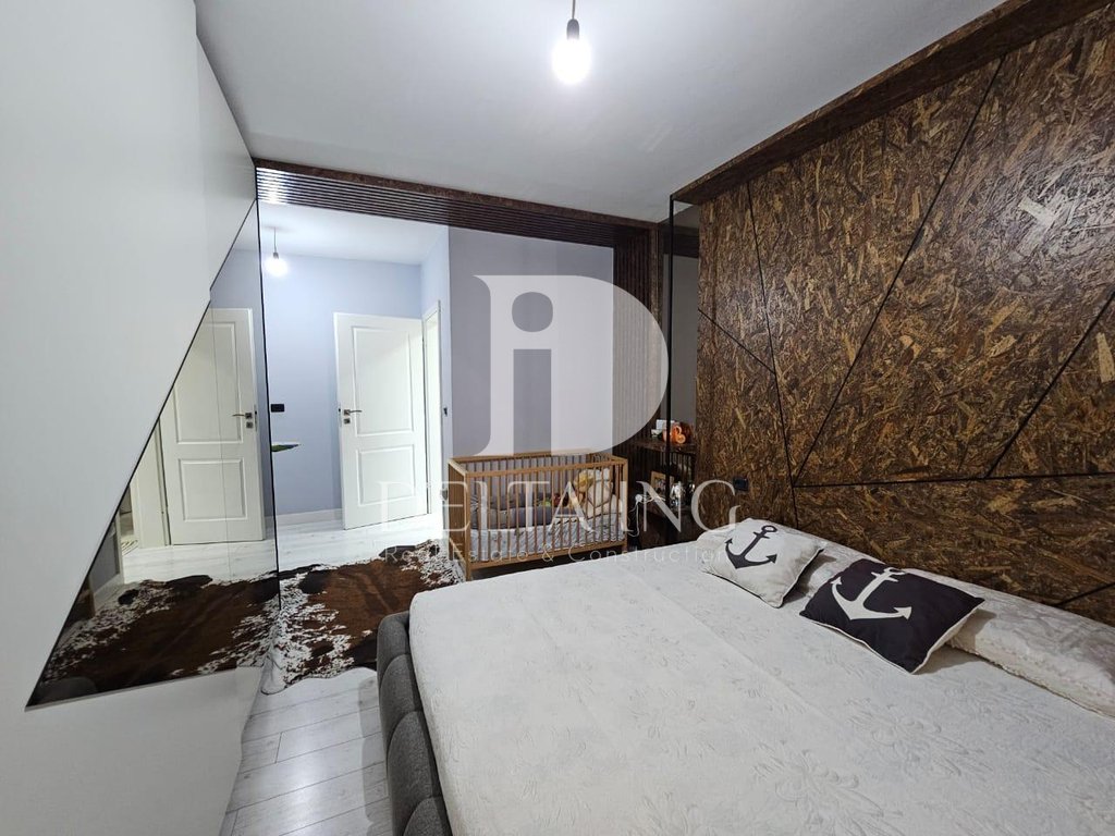 Shitet apartament 2+1+2 në Astir – Tek vila l