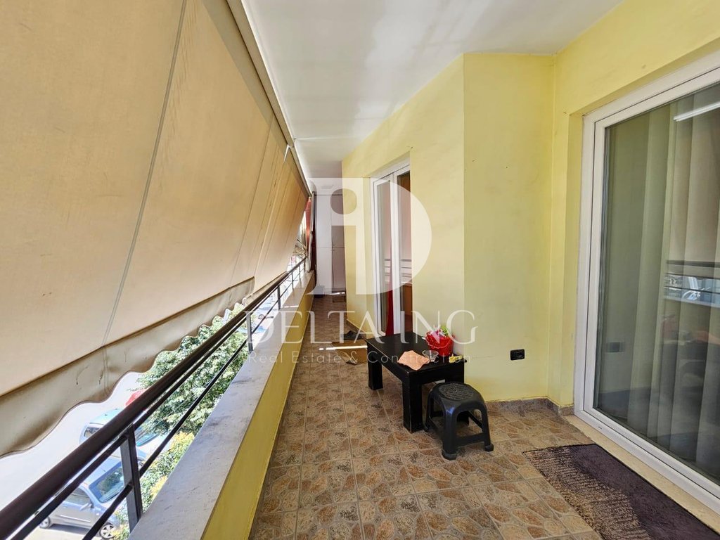 Shitet apartament 2+1+2 në Astir – Tek vila l