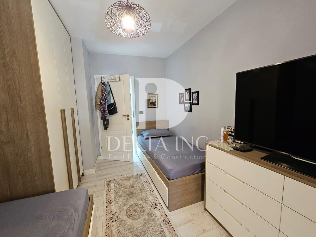 Shitet apartament 2+1+2 në Astir – Tek vila l