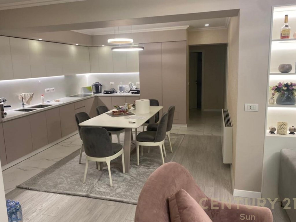 Appartement 2+1 à louer près de la place willson!