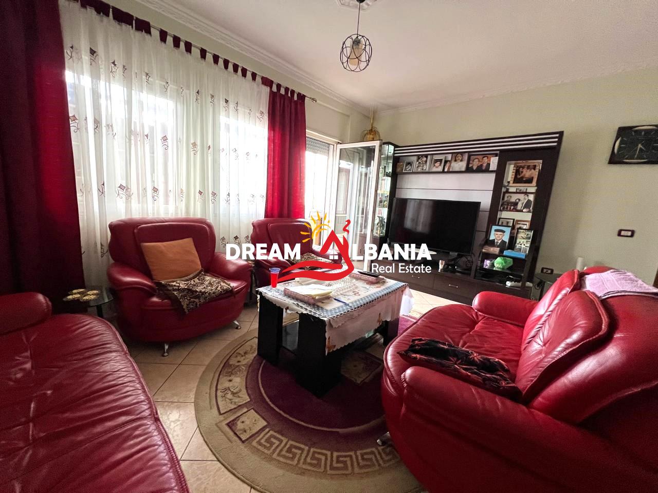 Apartament 2+1+2+garazh ne shitje ne durres prane spitalit (id 41211742 ).