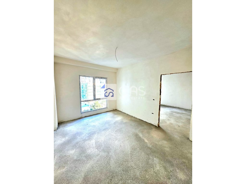Shitet apartament 1+1 tek rruga e dibres 100.000 euro