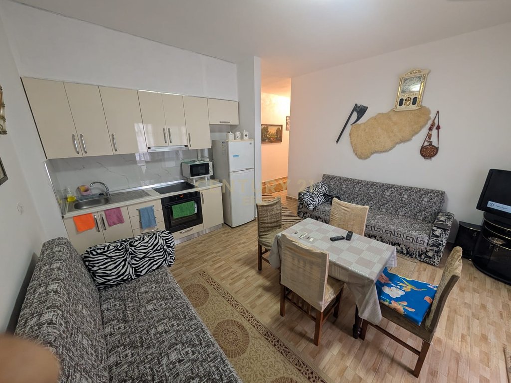 À venda na praia de qerret, apartamento 1+1.