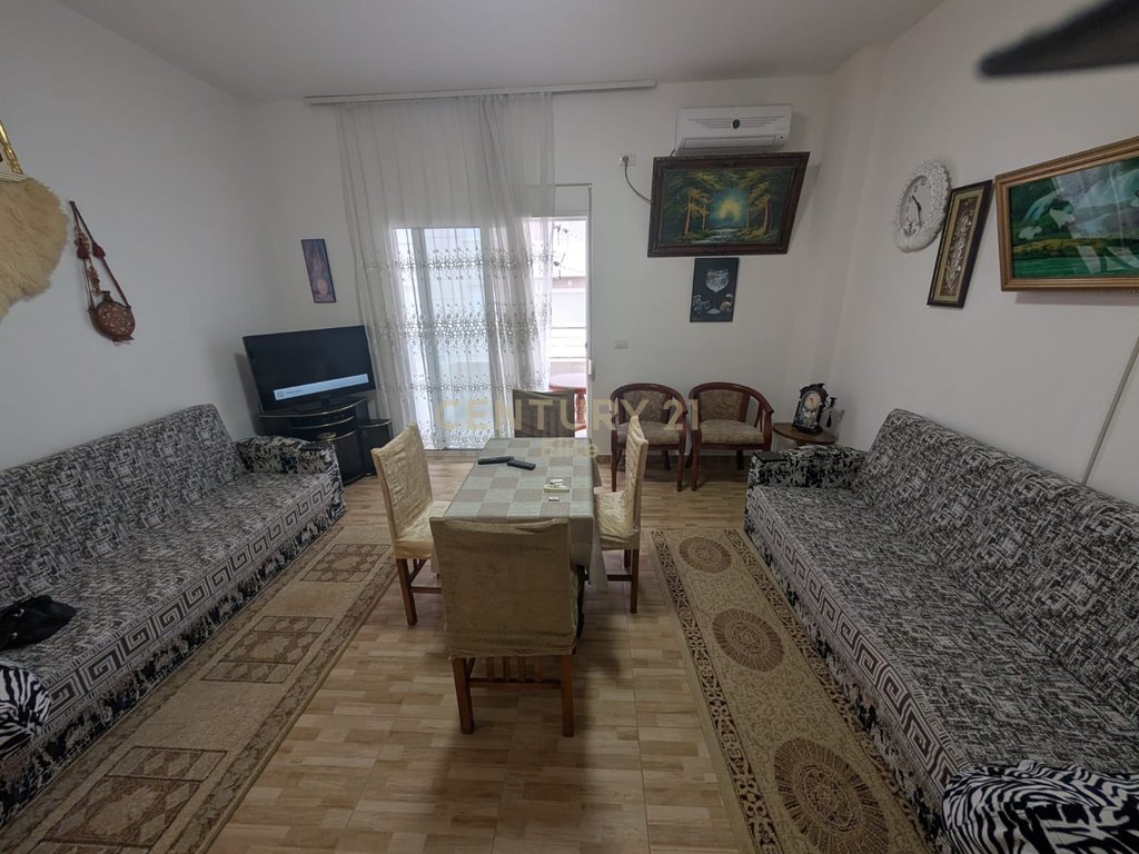 À venda na praia de qerret, apartamento 1+1. (2)