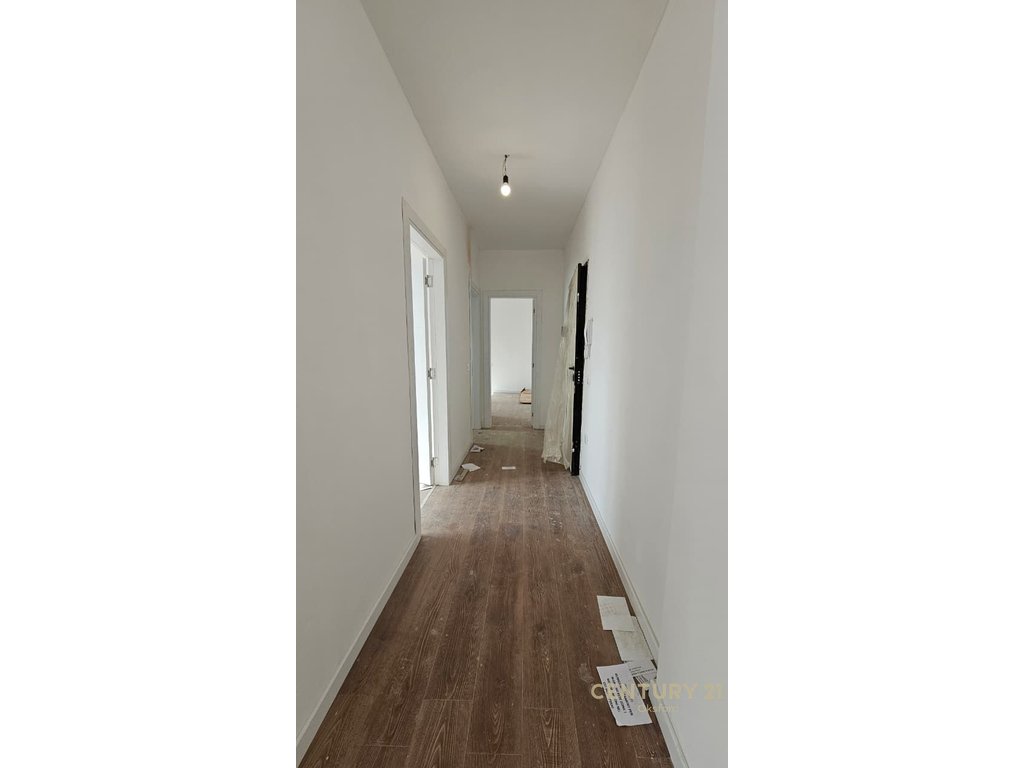 Office ambient for 2+1+garage, for rent at myslym shyri