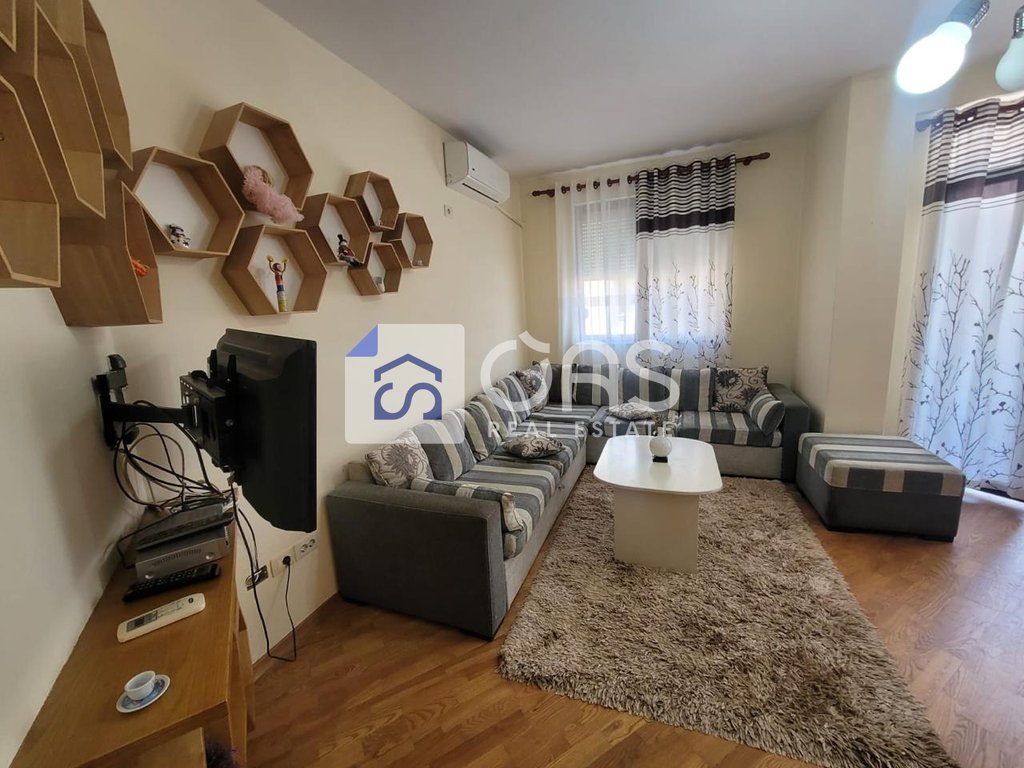 Shitet apartament 1+1 në fresk, Tiranë