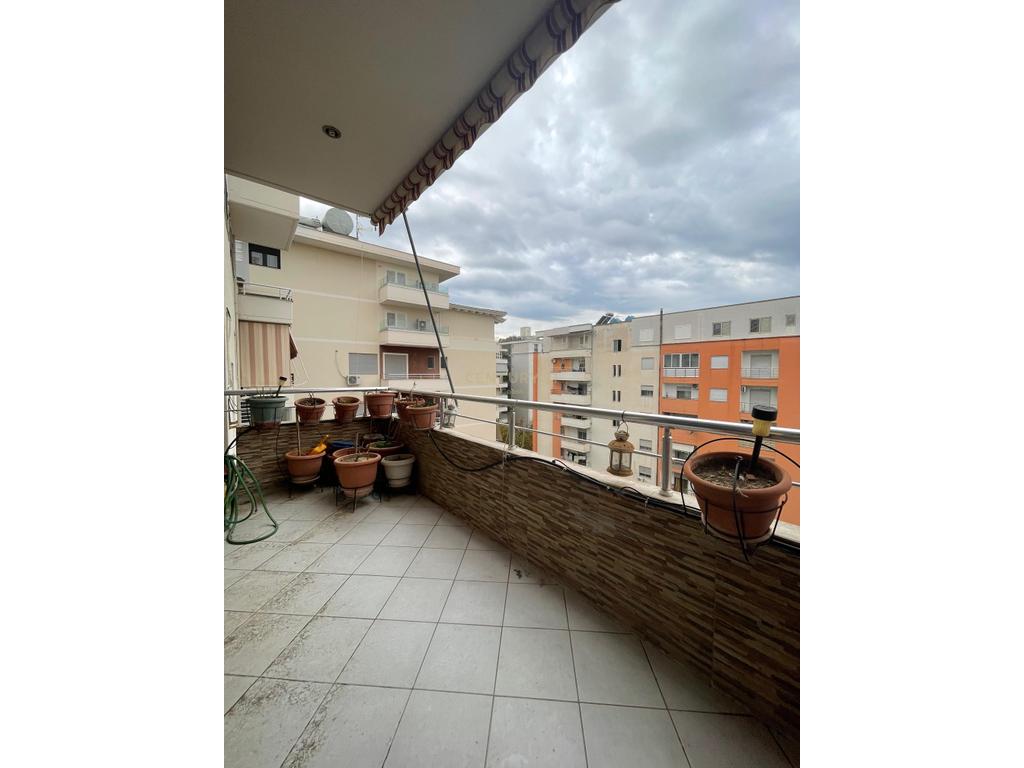 Appartement à vendre 2+1+2 – Rue cipajve, vlore!