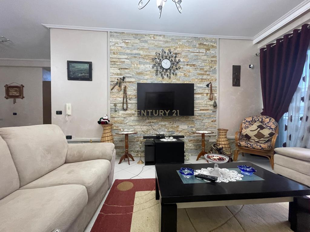 Appartement à vendre 2+1+2 – Rue cipajve, vlore!