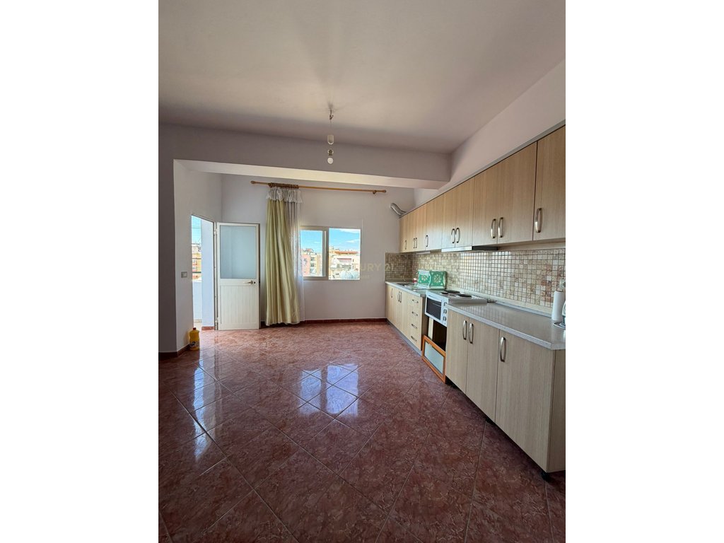 Appartement à vendre 2+1+2 – Rue cipajve, vlore!
