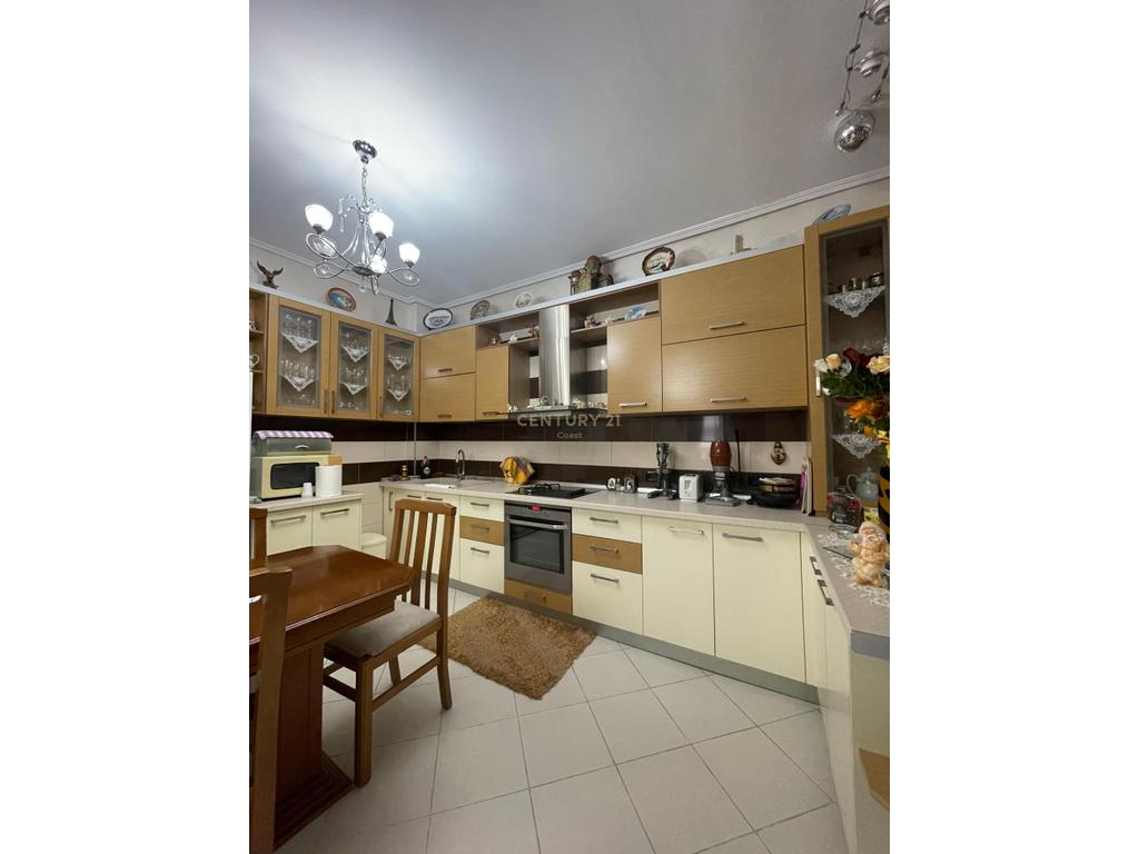 Appartement à vendre 2+1+2 – Rue cipajve, vlore!
