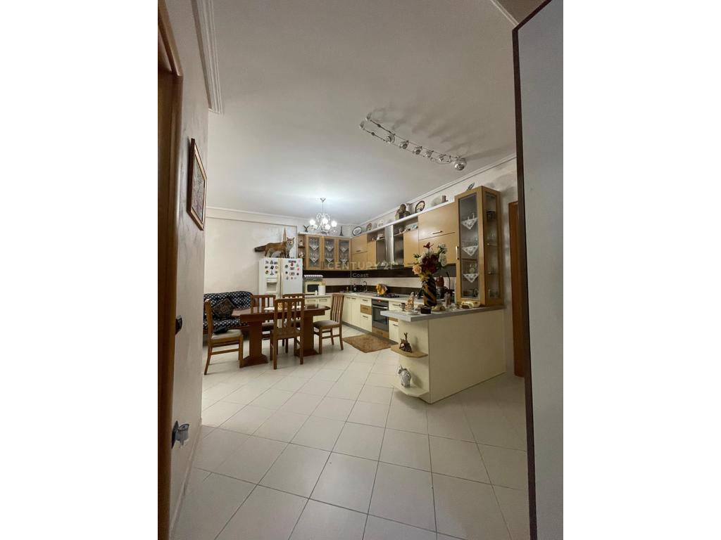 Appartement à vendre 2+1+2 – Rue cipajve, vlore!