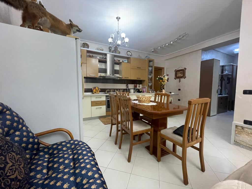 Appartement à vendre 2+1+2 – Rue cipajve, vlore!