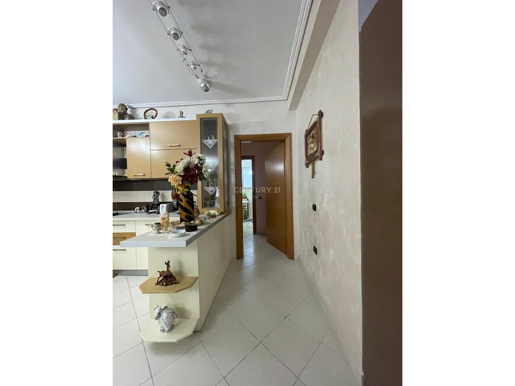 Appartement à vendre 2+1+2 – Rue cipajve, vlore!