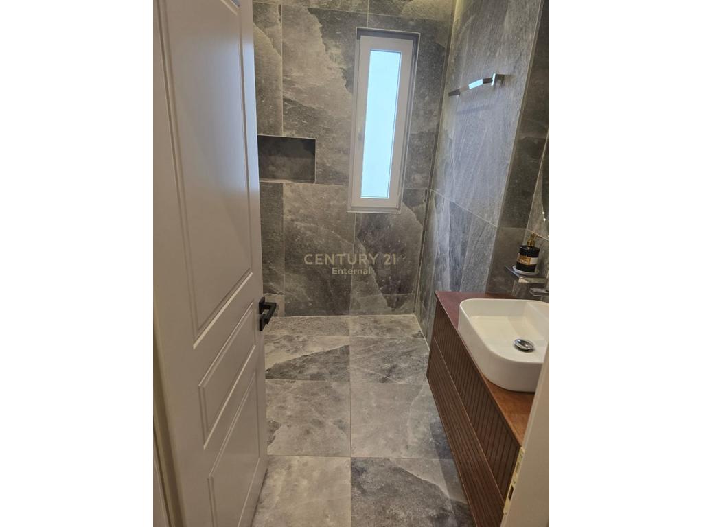 Appartamento 2+1+2 + parcheggio a river residence