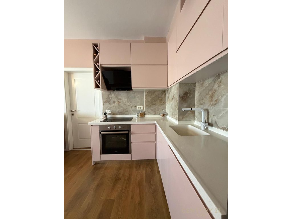 Appartamento 2+1+2 + parcheggio a river residence