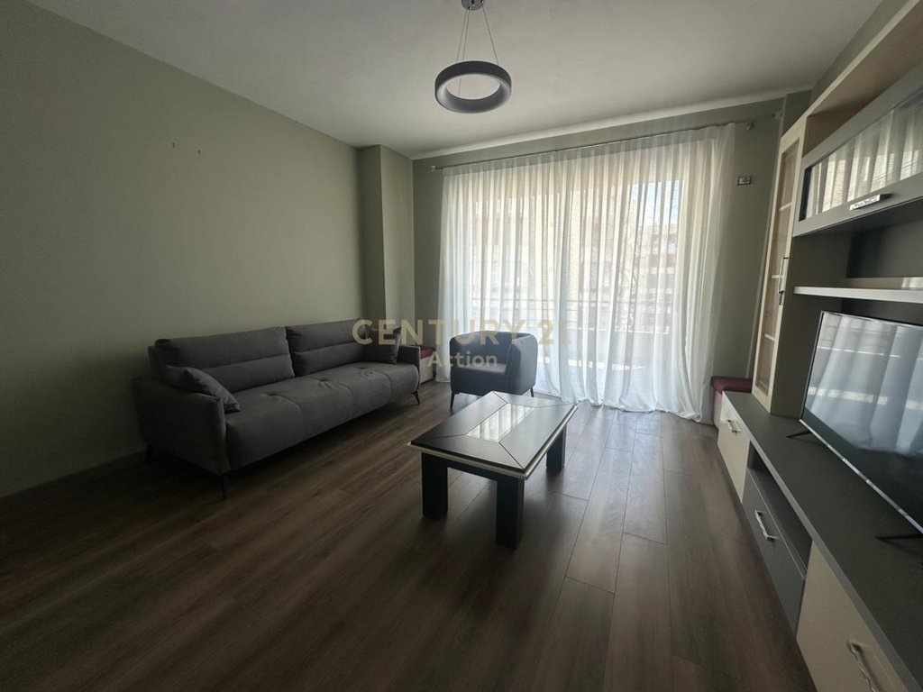 Appartamento 2+1+2 + parcheggio a river residence