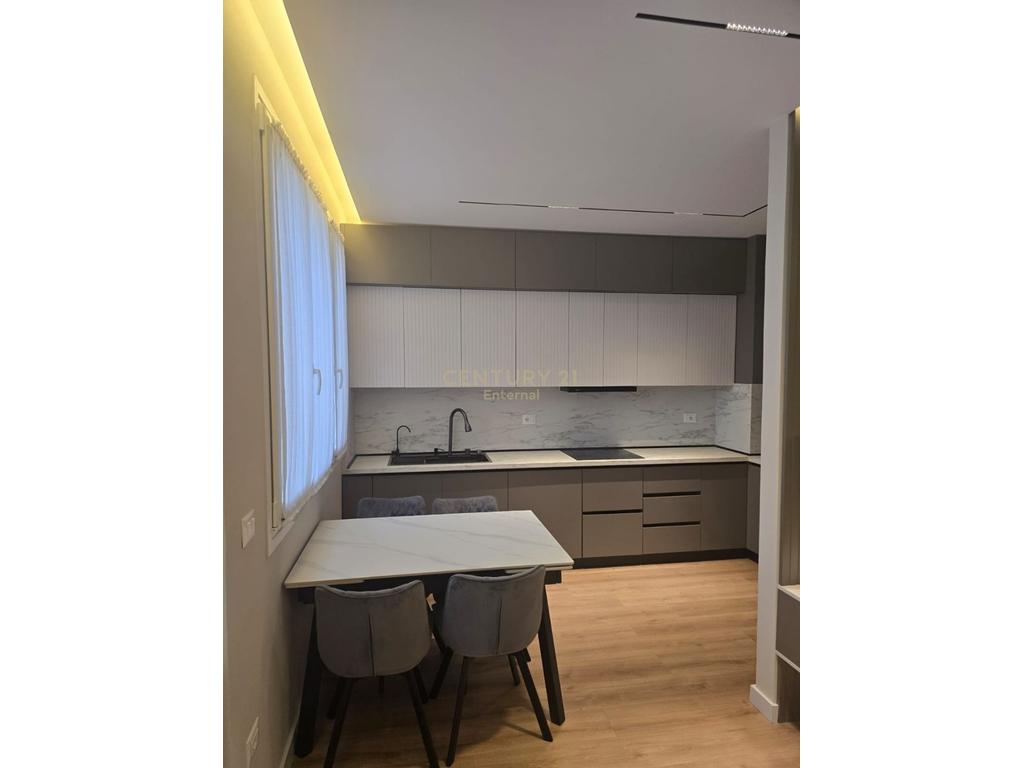 Appartamento 2+1+2 + parcheggio a river residence