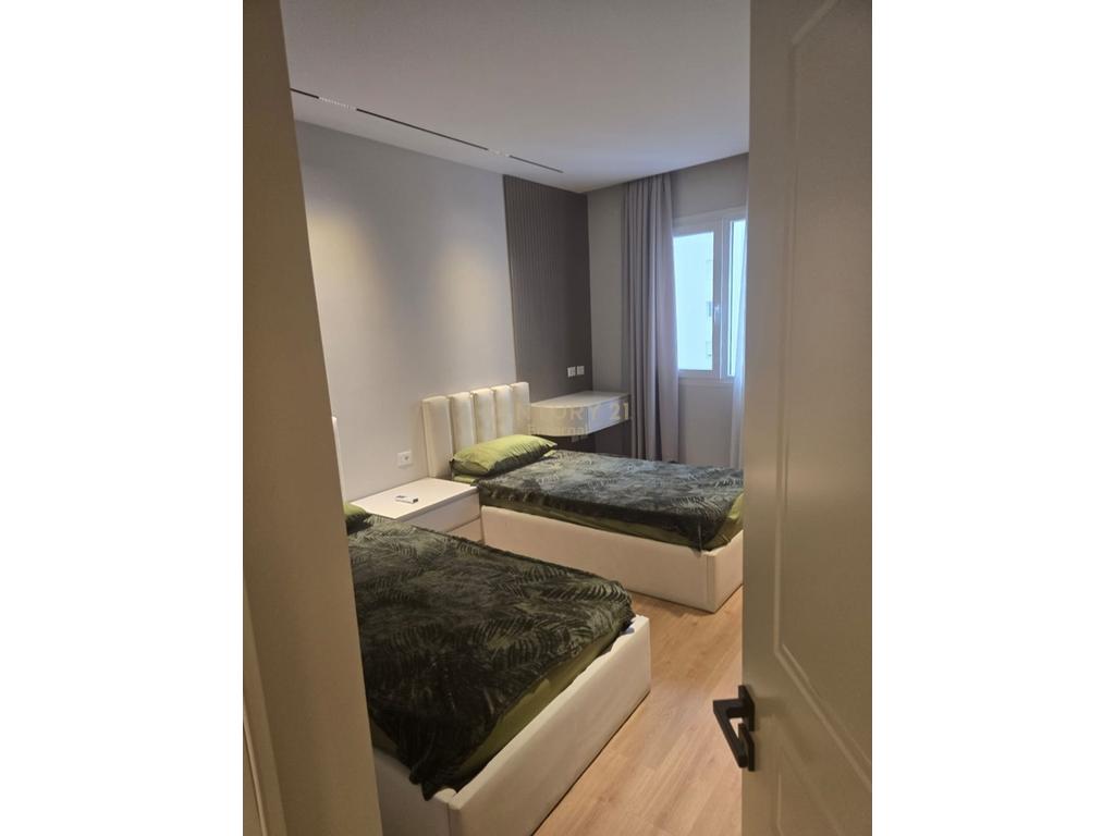 Appartamento 2+1+2 + parcheggio a river residence
