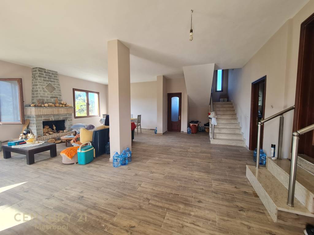 Casa privada con terreno, en las colinas de marikaj!