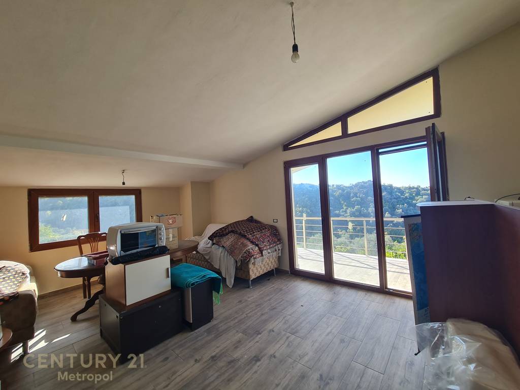Casa privada con terreno, en las colinas de marikaj!