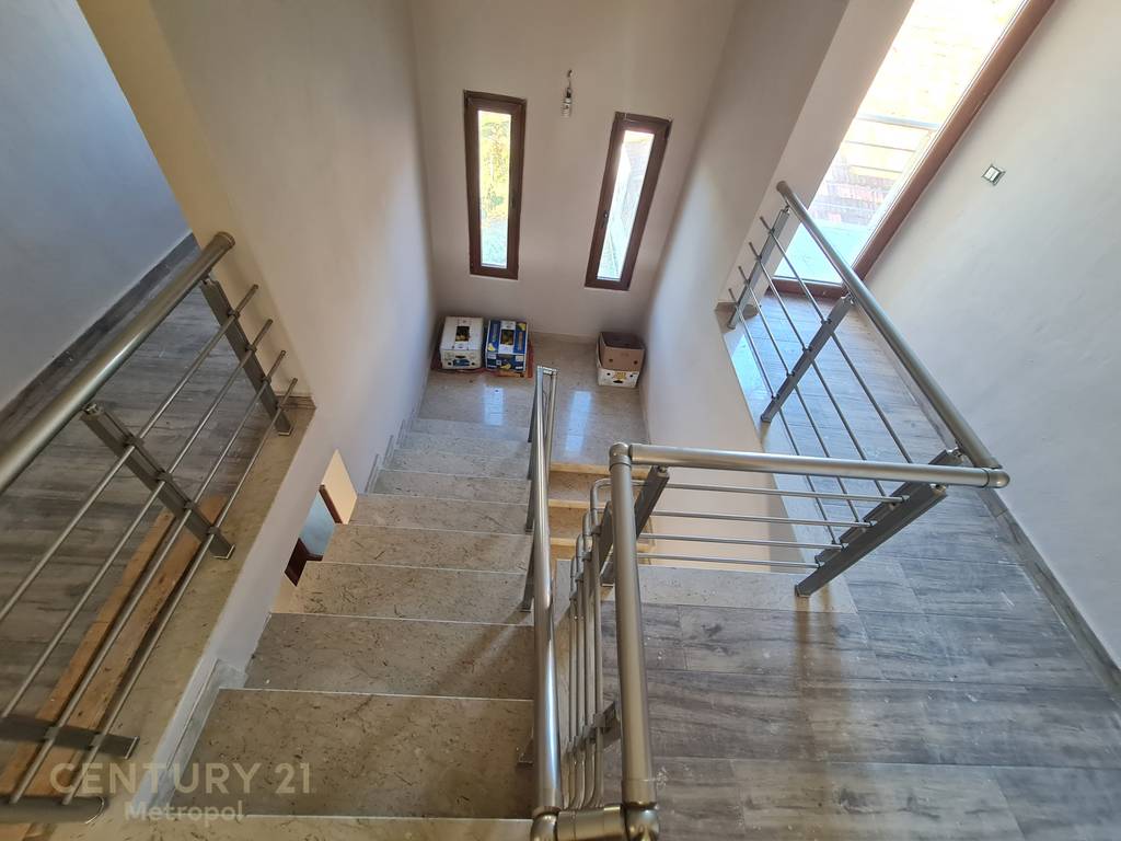 Casa privada con terreno, en las colinas de marikaj!