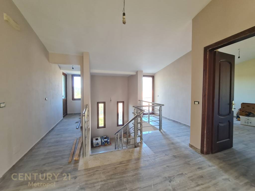 Casa privada con terreno, en las colinas de marikaj!