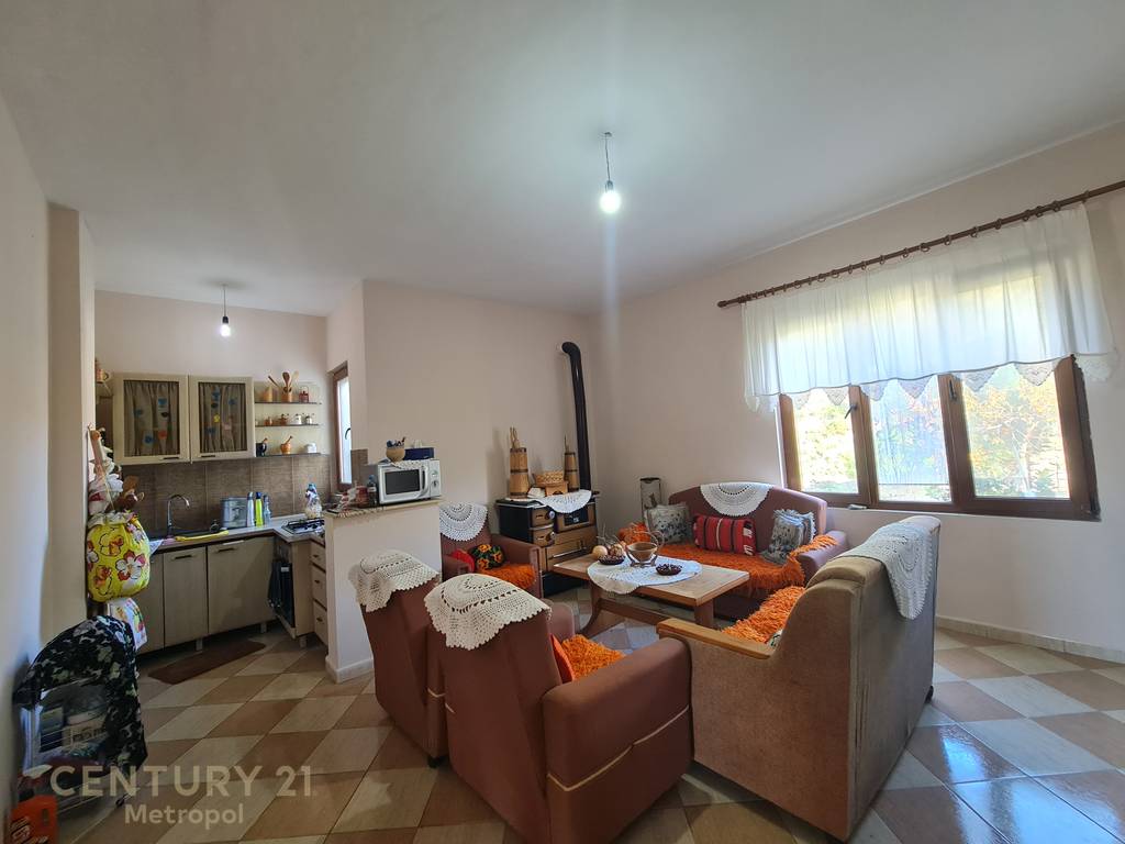 Casa privada con terreno, en las colinas de marikaj!