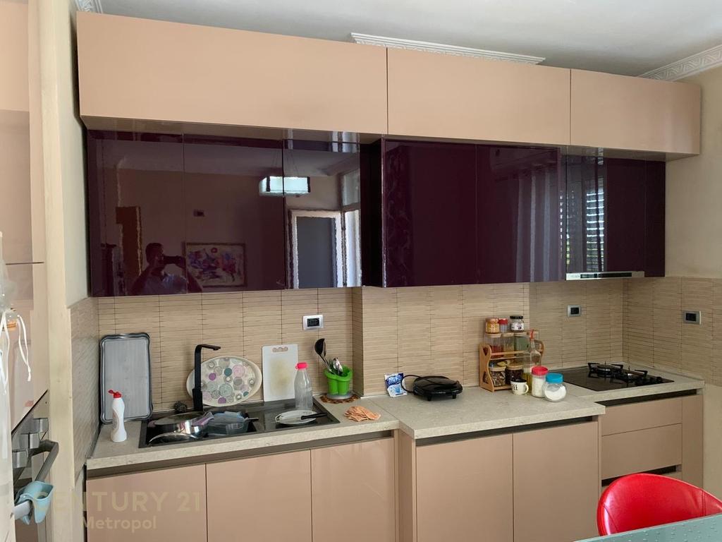 Espacio de oficina en alquiler en Elbasan. (6)