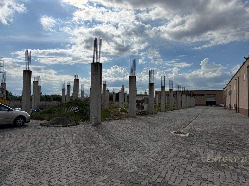 Capannone in vendita