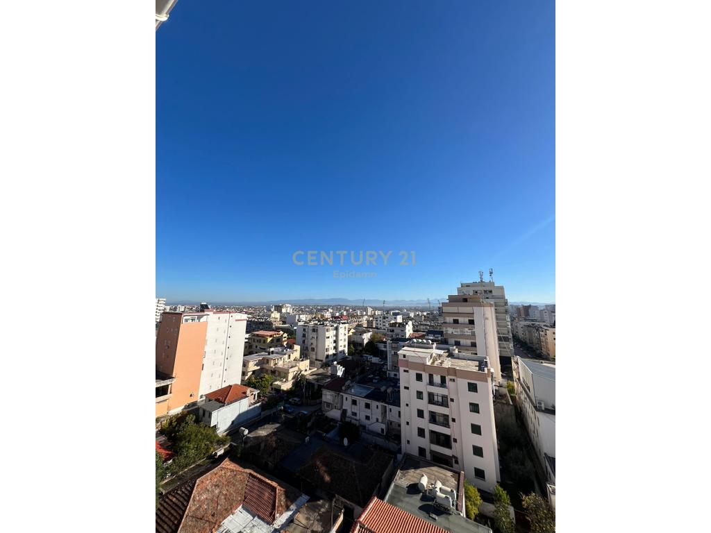 Se alquila apartamento 2+1+ plaza de aparcamiento en la dirección de policía!