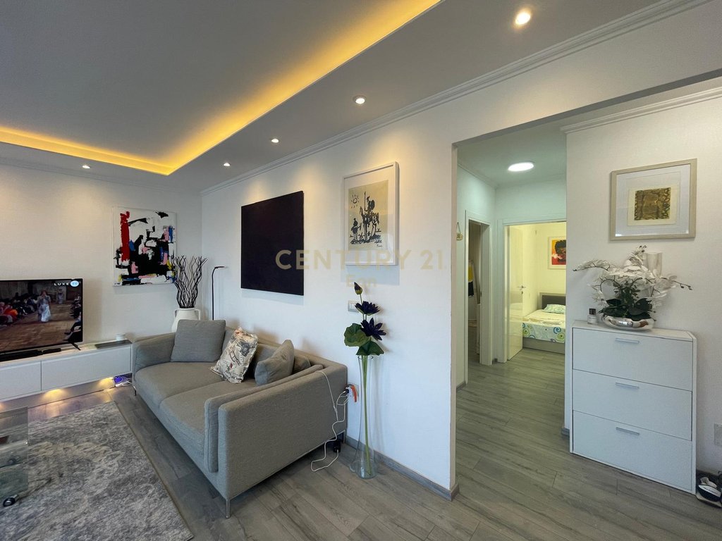 Se alquila super apartamento 2+1+2 con vista al mar en currila!