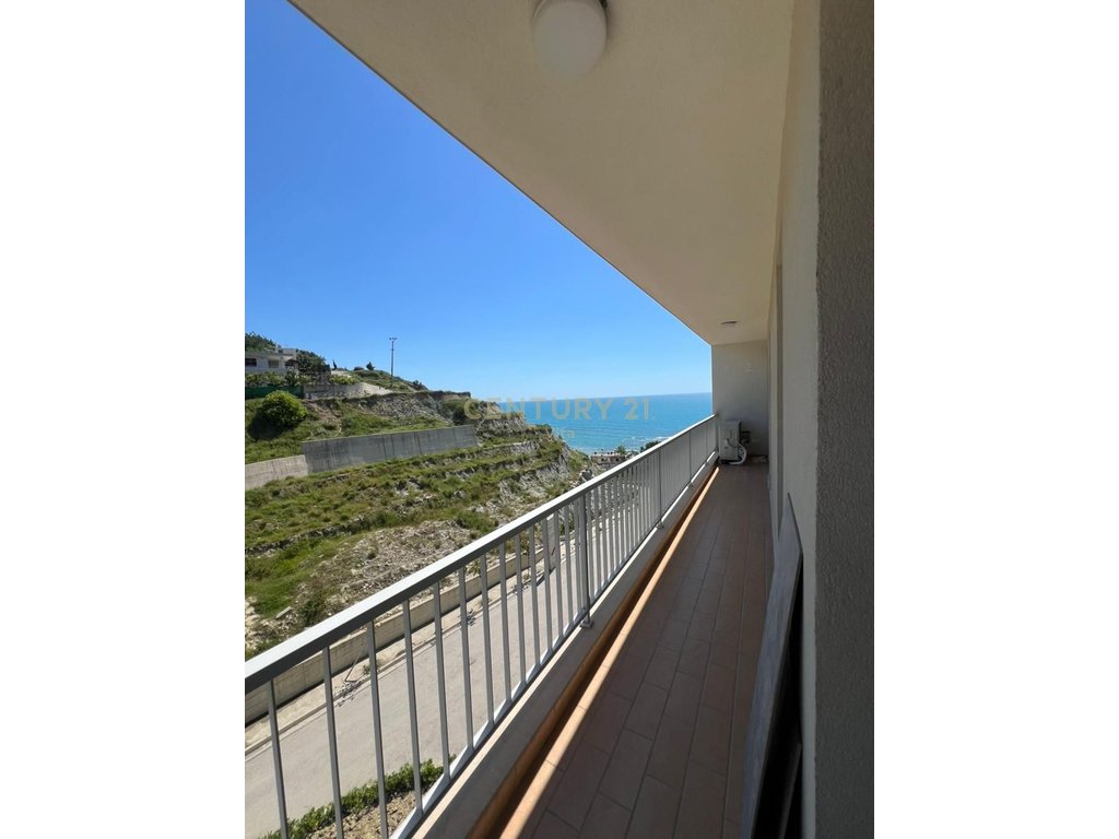 Se alquila super apartamento 2+1+2 con vista al mar en currila!