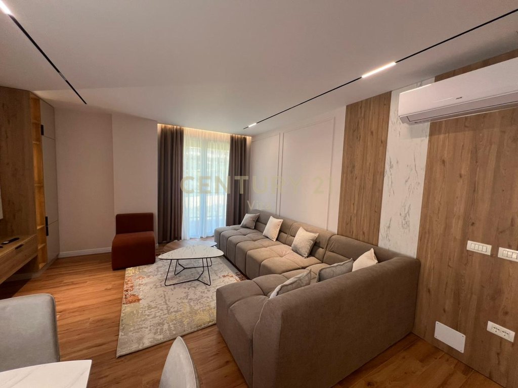 Se alquila super apartamento 2+1+2 con vista al mar en currila!