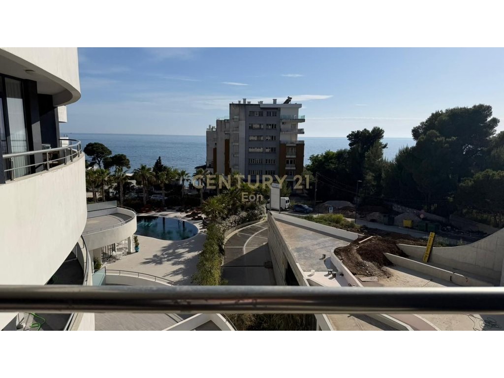Se alquila super apartamento 2+1+2 con vista al mar en currila!