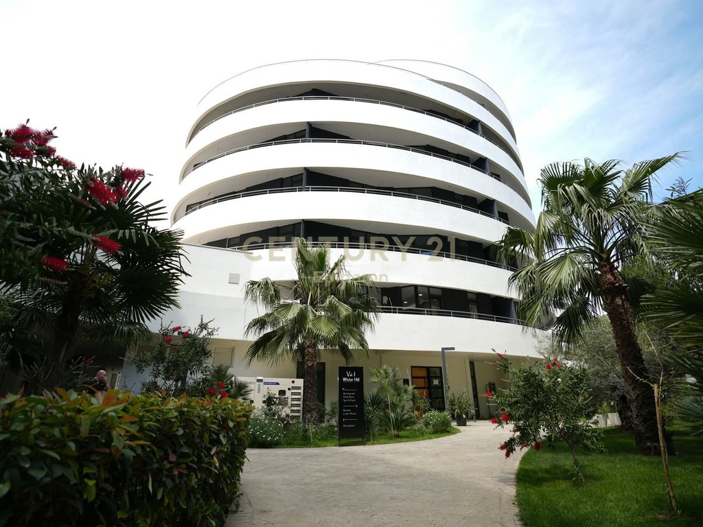 Se alquila super apartamento 2+1+2 con vista al mar en currila!