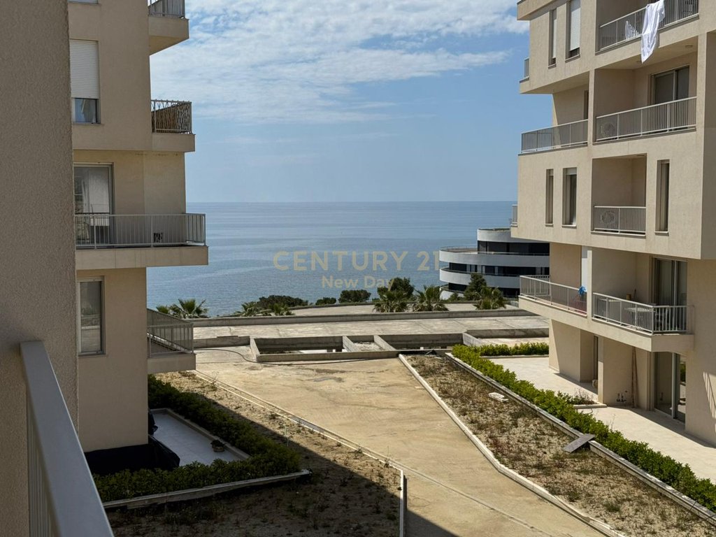 Se alquila super apartamento 2+1+2 con vista al mar en currila!
